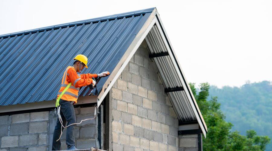 Expert Emergency Roof Repairs services in Iberia, MO